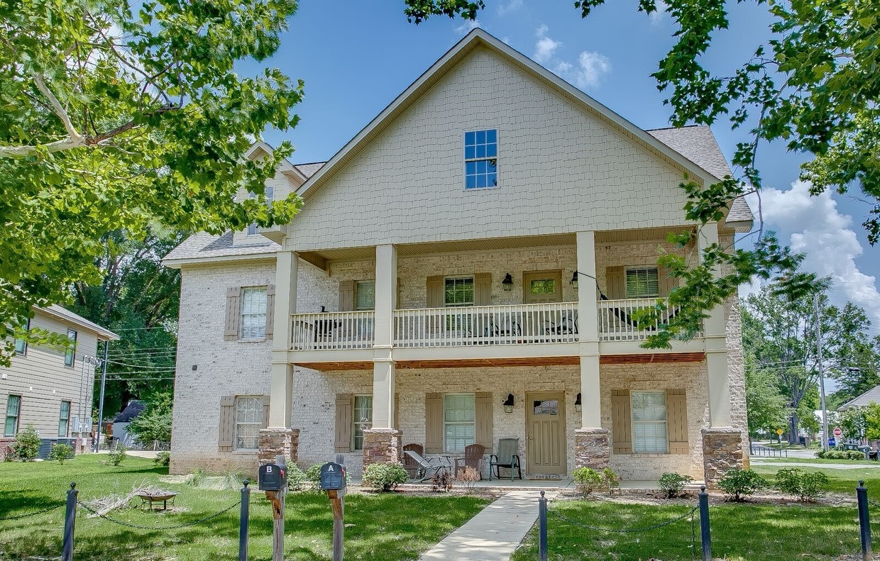 Building Photo - 403 Meador Townhomes