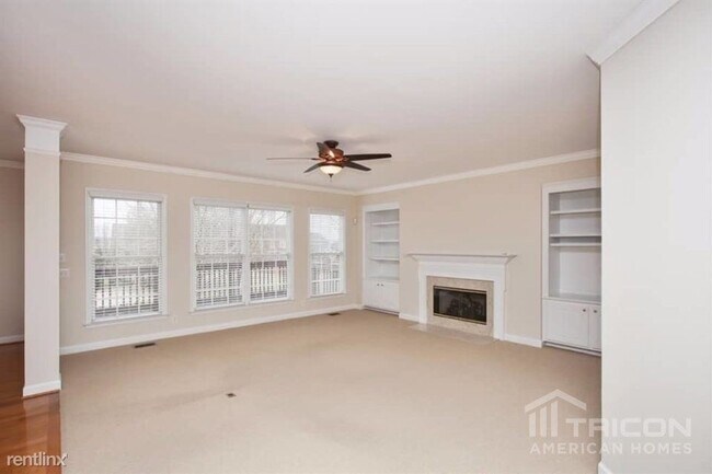 Building Photo - 2076 Valleybrook Dr