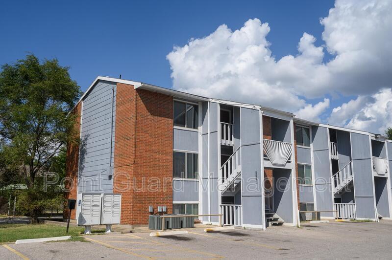 Primary Photo - 2228 S Oliver Ave