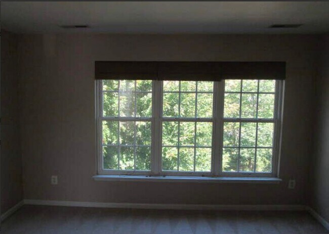 Foto del edificio - Beautiful 3 Bed 2 Bath 2 Half Bath Brick T...