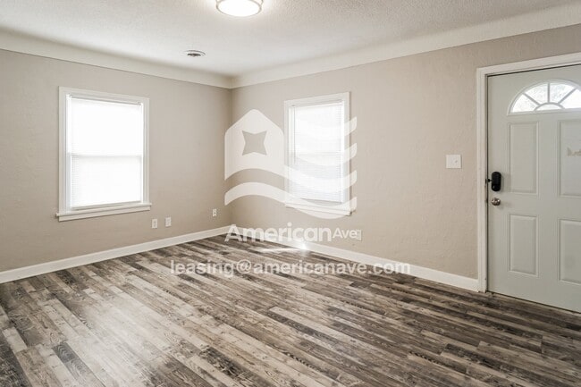 Building Photo - 20 Leander Dr