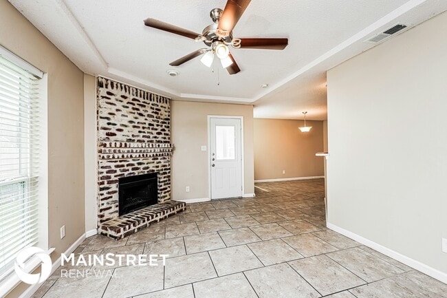 Building Photo - 1401 Del Rio Dr