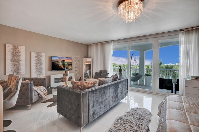 Photo - 5401 Collins Ave Apartment