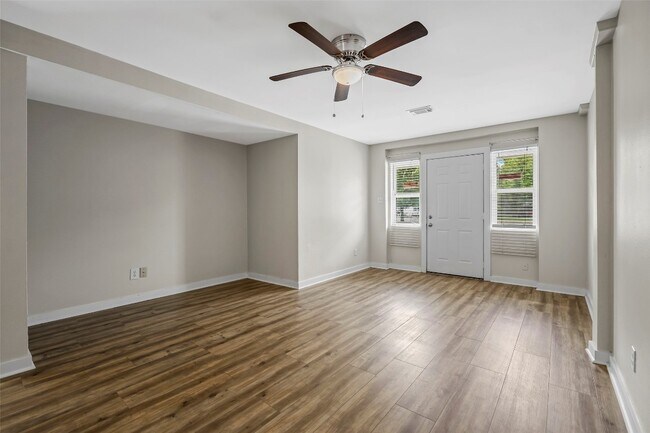 Foto del edificio - 6918 Irvington Blvd