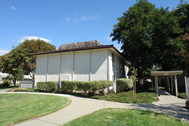 Foto del edificio - 2755 Country Dr