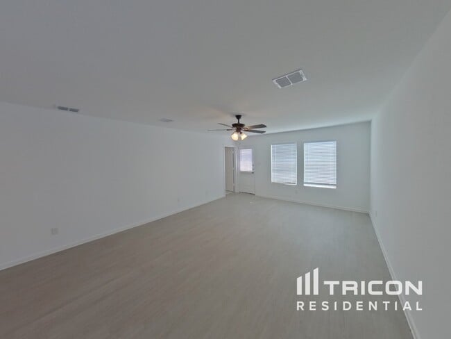 Foto del edificio - 803 Ponderosa Ln