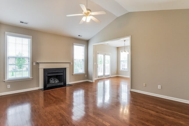 Building Photo - 607 Bellefont Ct