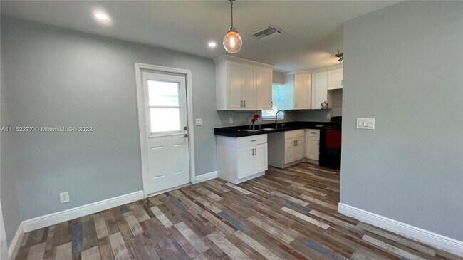 Foto del edificio - 317 SW 8th Ave
