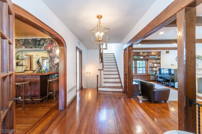 Building Photo - 3 Greenview Way