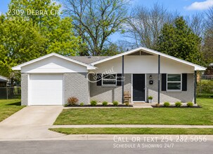 Building Photo - 2309 Debra Cir