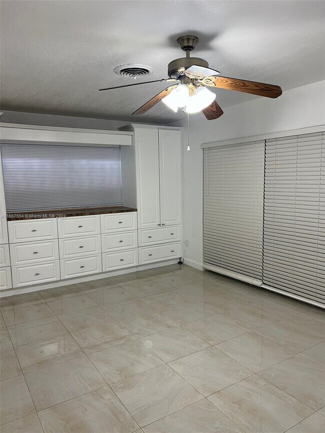 Foto del edificio - 9710 SW 159th St