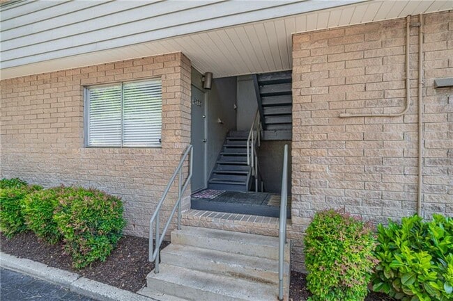 Building Photo - 4300 Chastain Dr NE