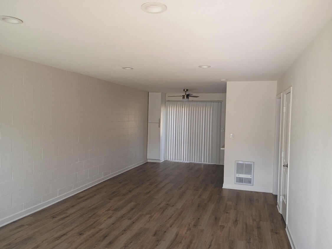 Photo - 4901 Heil Ave (Huntington Beach, CA)