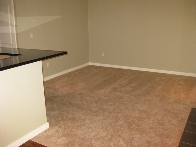 Foto del edificio - 2 Bedroom Kenmore Condo with Charming Details