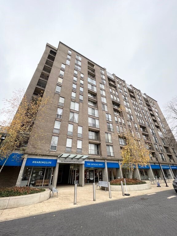 44 Washington St Unit 812, Brookline, MA 02445 Condo for Rent in