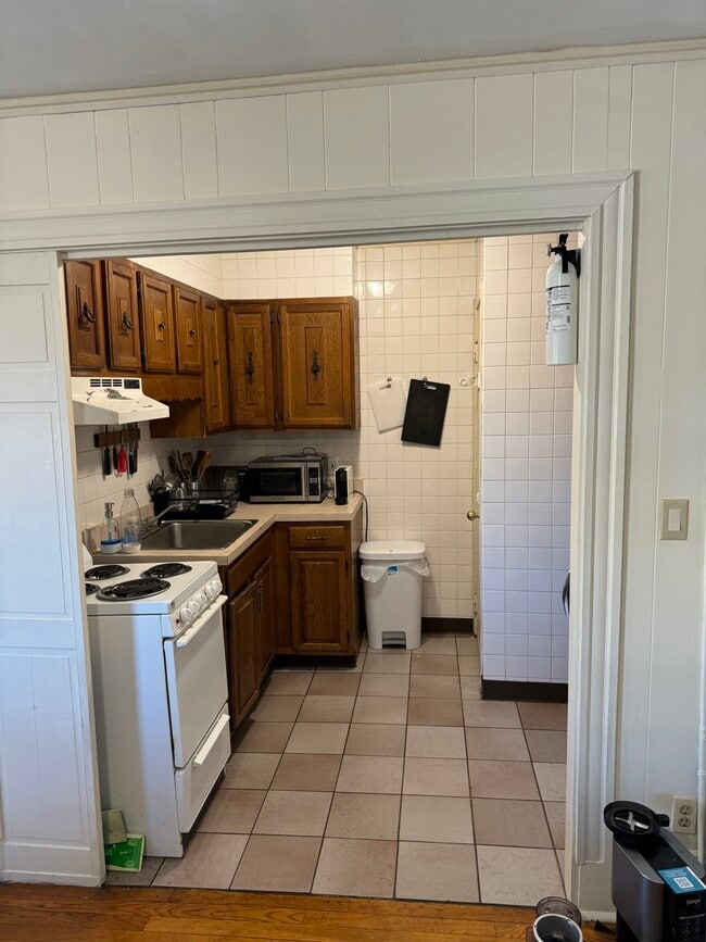 Building Photo - 910 Beacon St