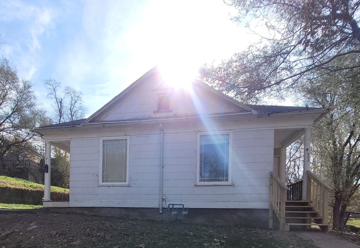 Primary Photo - 908 Richardson St