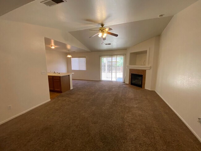 Foto del edificio - 3848 E Oak Ave