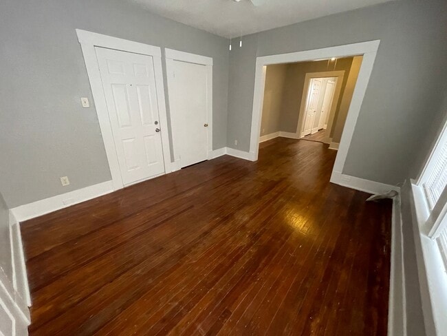 Building Photo - 215 Paschal St