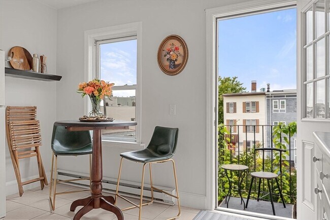 Building Photo - 377 Dorchester St