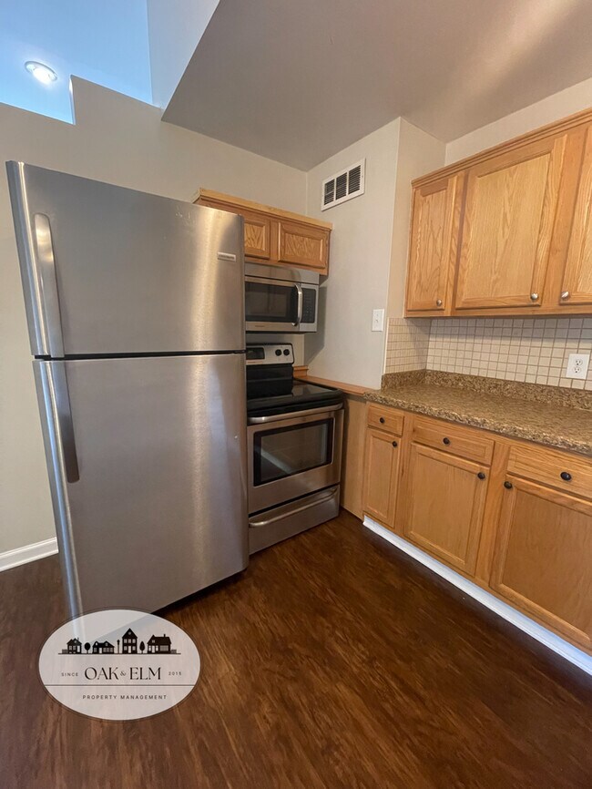 Building Photo - Welcome to this beautifully updated 4 bedr...