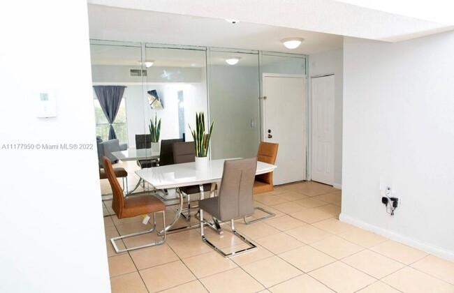 Foto del edificio - 4172 Inverrary Dr