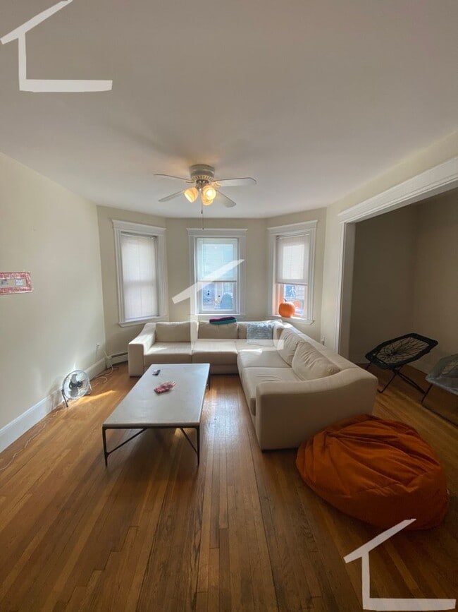 Building Photo - HOT BRIGHTON LISTING!!!!