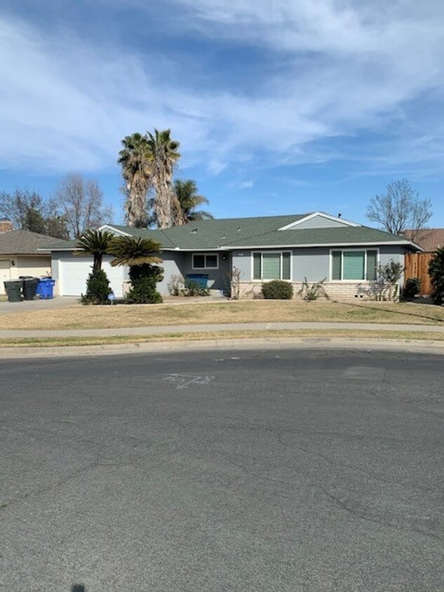 Primary Photo - 3 Bedroom 2 Bath Home