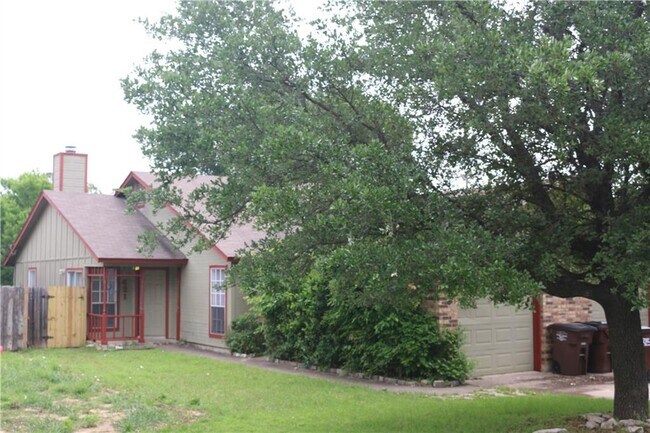 Building Photo - 421 Greenlawn Blvd