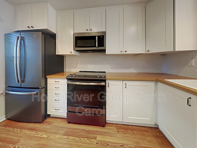Foto del edificio - 8227 Circle Tree Ln