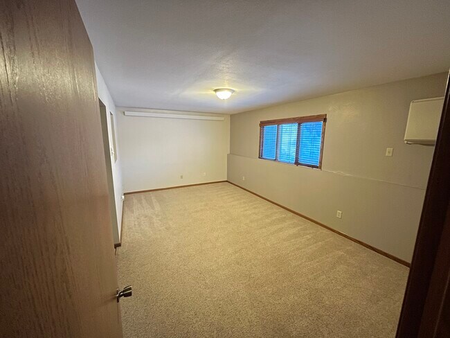 Building Photo - 622 Hickory Ave