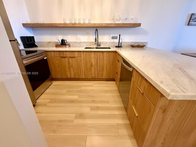 Foto del edificio - 2301 Collins Ave