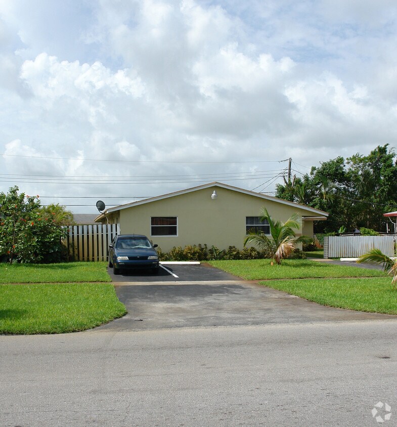 Building Photo - 5800 NW 15th St