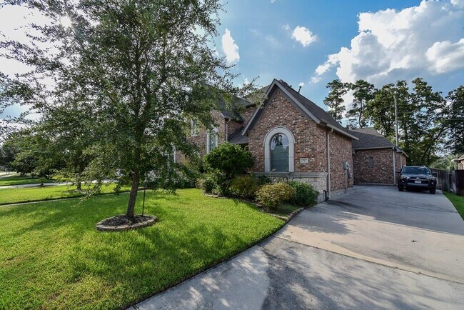 Building Photo - 2422 Hendricks Lakes Dr