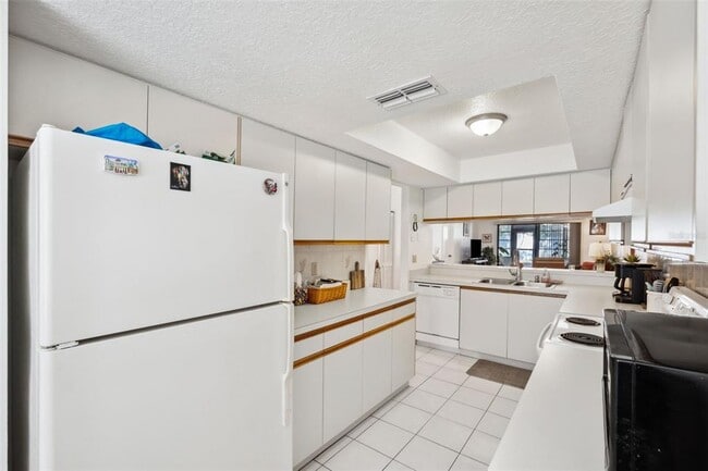 Building Photo - 2902 Oak Cir