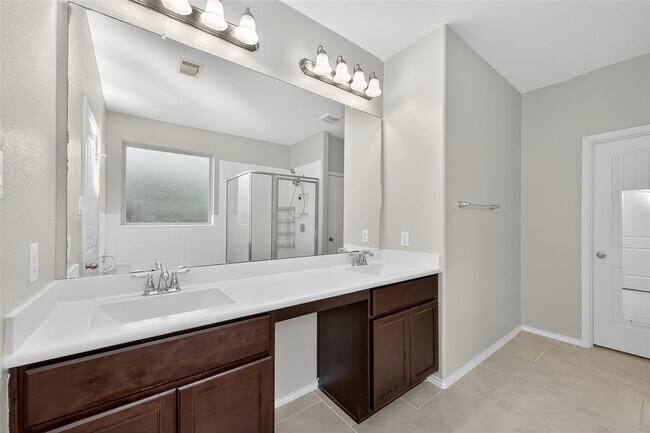 Foto del edificio - 154 Meadow Grove Dr