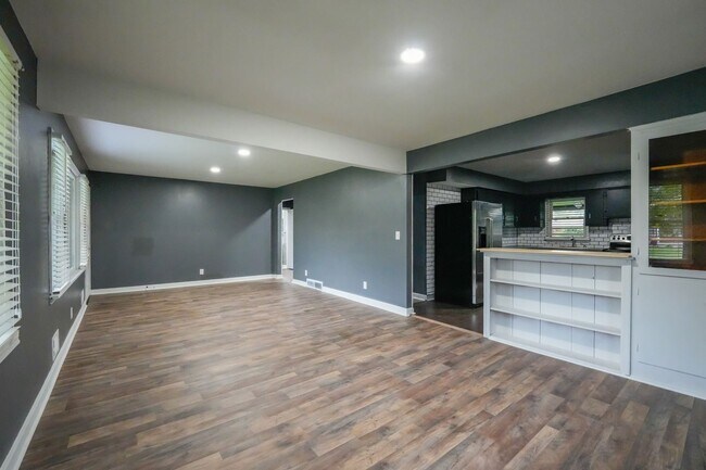 Foto del edificio - 3 br, 1 bath House - 9309 Hacienda Dr.