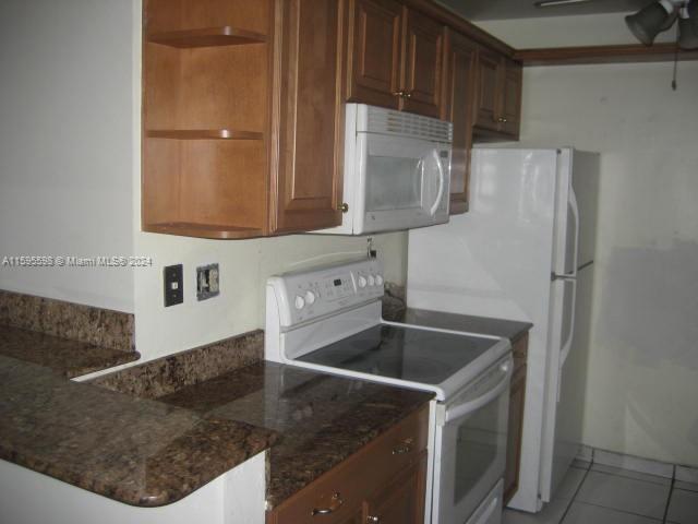 Building Photo - 10816 N Kendall Dr