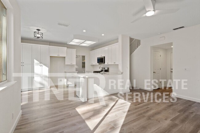 Building Photo - Updated 3 Bedroom Folsom Home