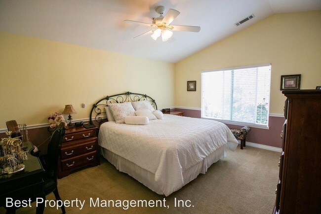 Building Photo - 3 br, 3 bath House - 725 Dana Circle