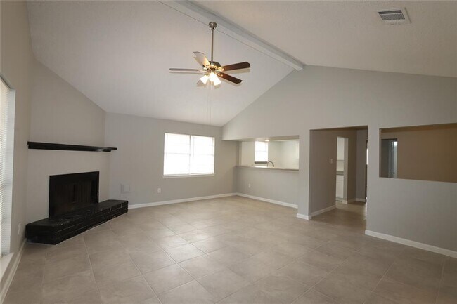 Sala de estar - 542 Connorvale Ln