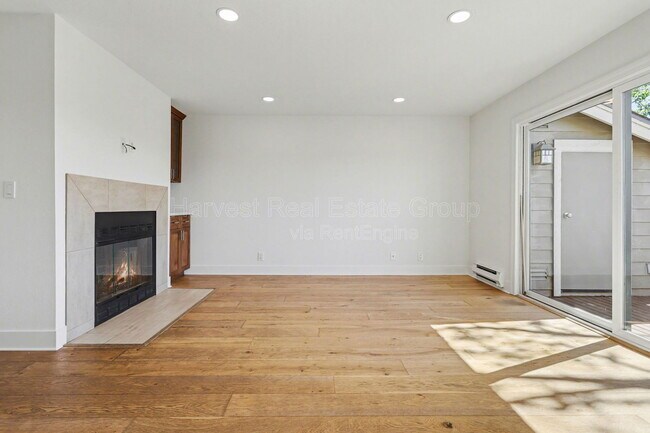 Foto del edificio - 198 Lakeshore Ct