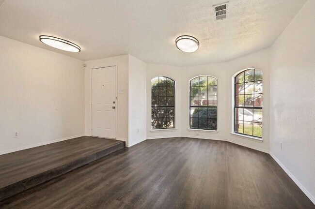 Foto del edificio - Completely Renovated Home in Arlington!