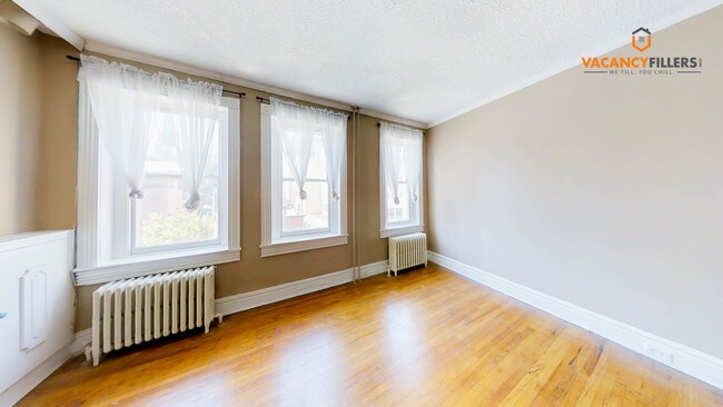 Building Photo - 10 E Biddle St