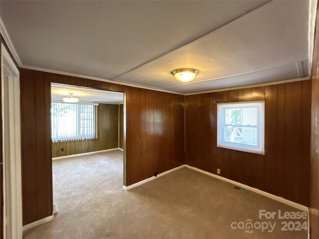 Building Photo - 3131 Seymour Dr