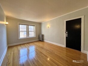 Building Photo - 2110 W Ainslie St