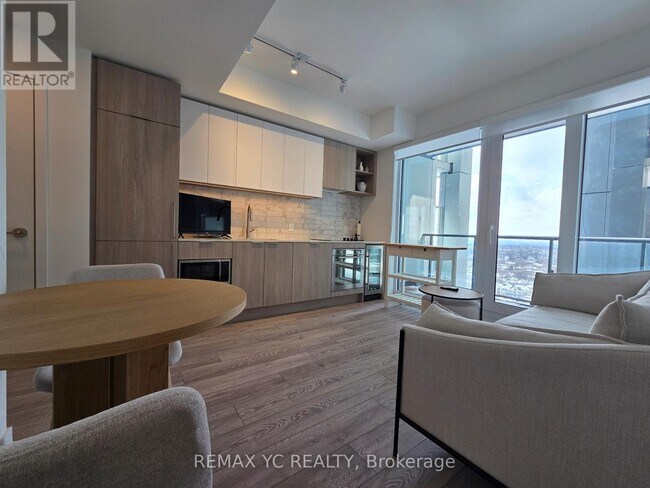 Photo du bâtiment - 2020 Bathurst St