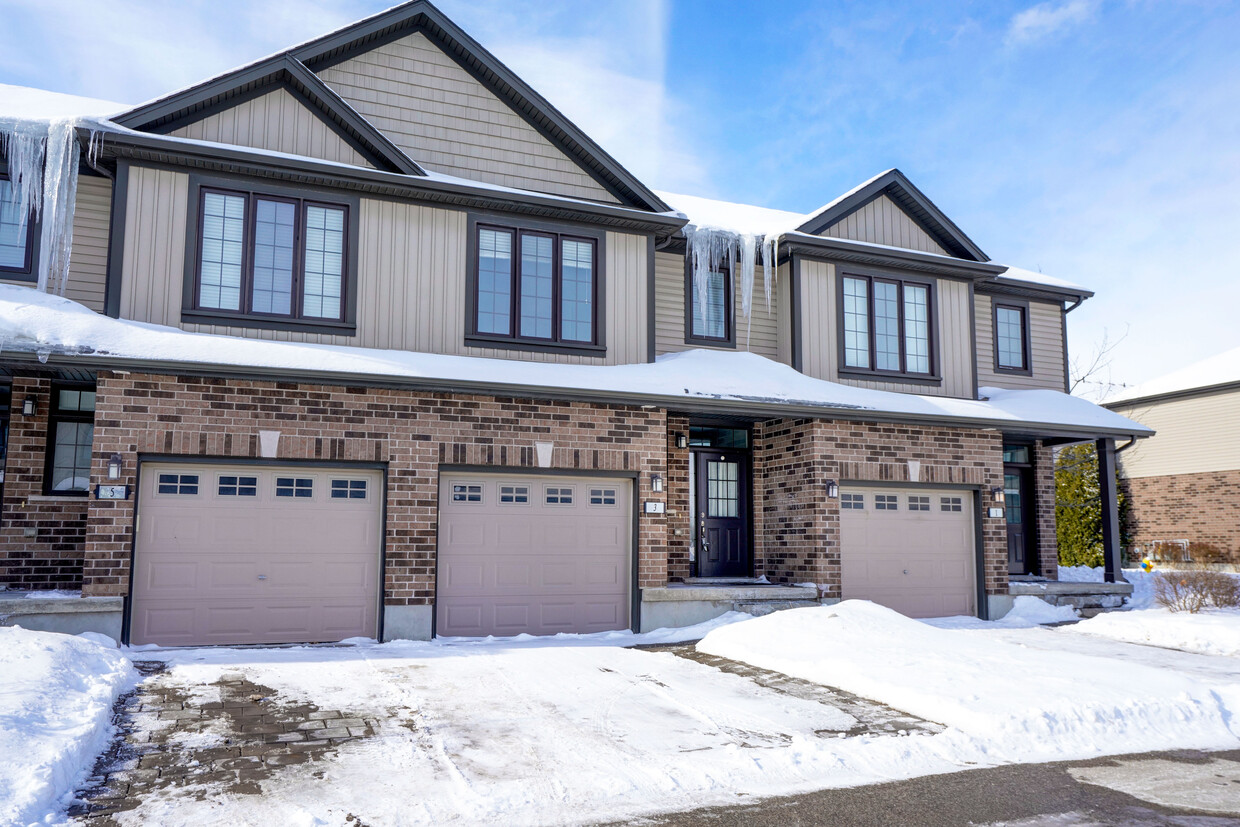 Primary Photo - Stunning 3 Level * 3 Bedroom 4 Bath * TOWN...