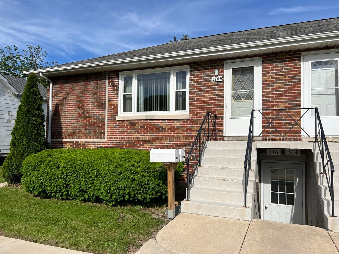 Primary Photo - 316-312 N Locust St
