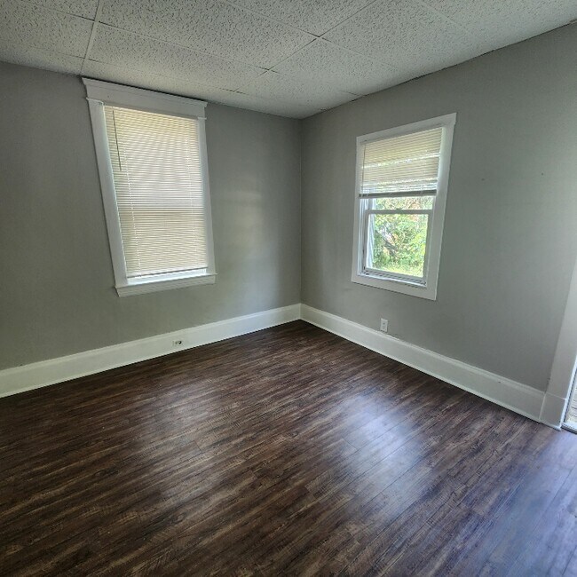 Foto del edificio - 3020 Searsdale Ave
